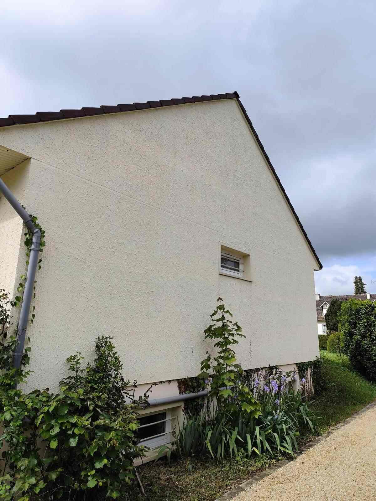 Façade avant ravalement dans l'Yonne